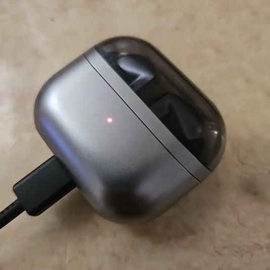 battery and charging of Samsung Galaxy Buds3 Pro Earbuds